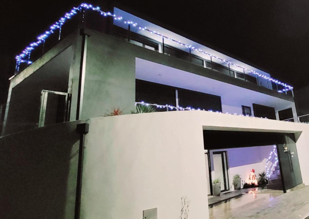 Geresmarinahouse Villa Luaran gambar